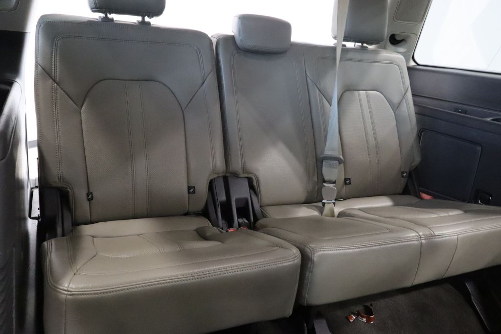 Photo 30 of this FORD EXPEDITION