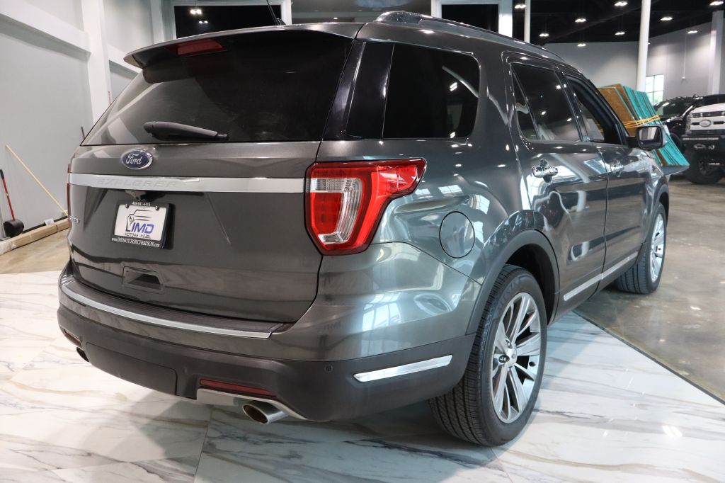 Photo 6 of this FORD EXPLORER
