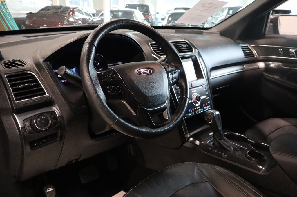 Photo 12 of this FORD EXPLORER