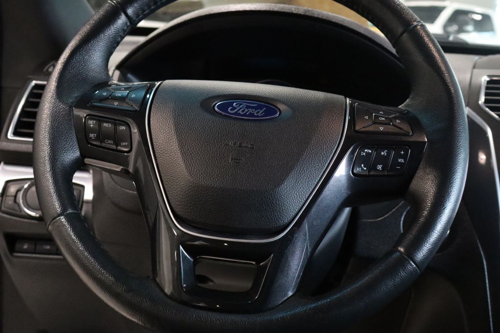 Photo 16 of this FORD EXPLORER