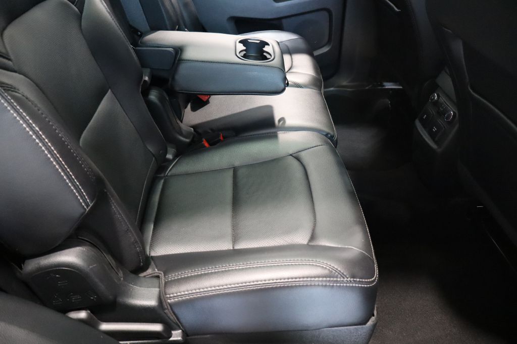 Photo 31 of this FORD EXPLORER