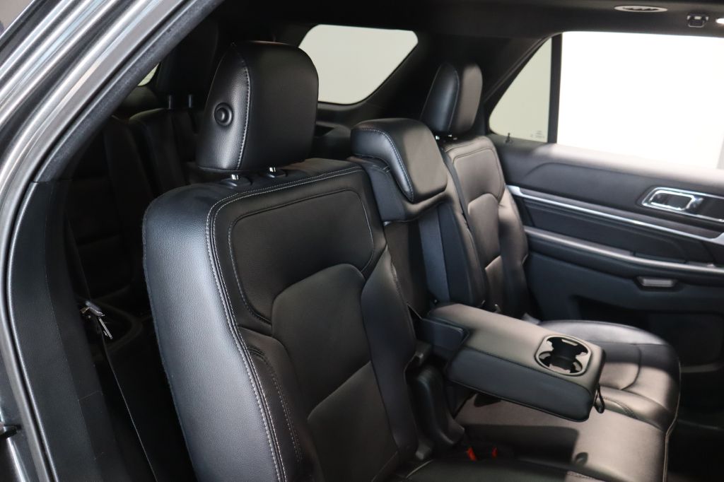 Photo 32 of this FORD EXPLORER