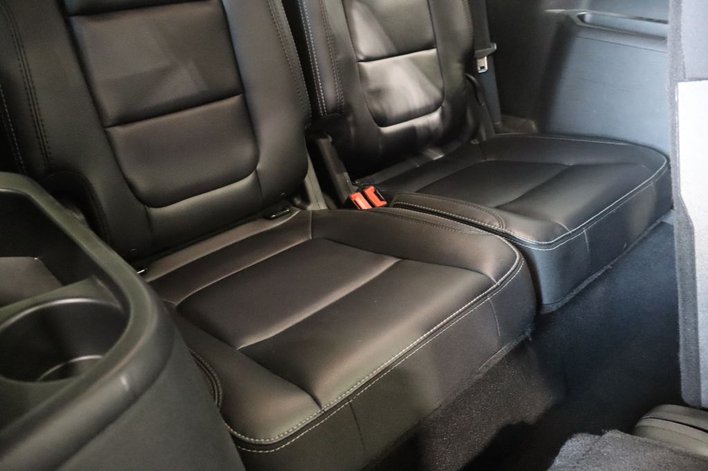 Photo 34 of this FORD EXPLORER