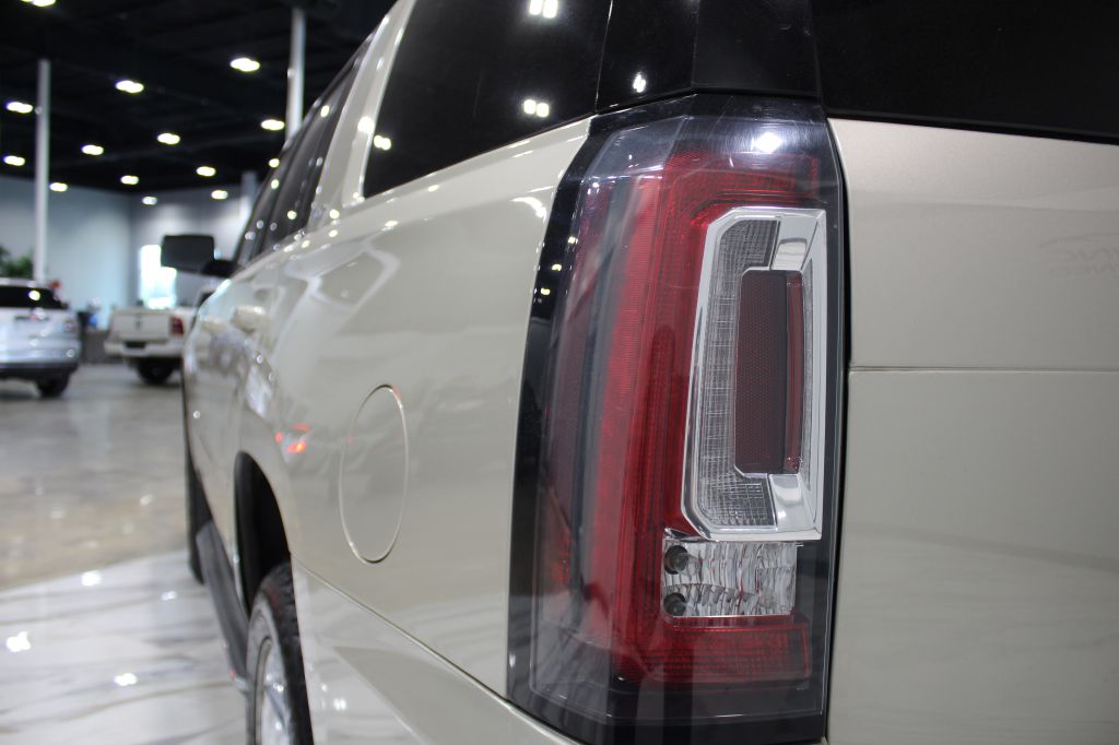 Photo 16 of this GMC YUKON