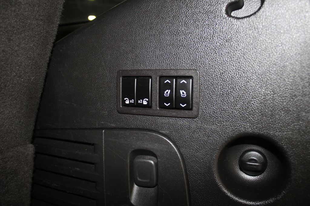 Photo 40 of this GMC YUKON