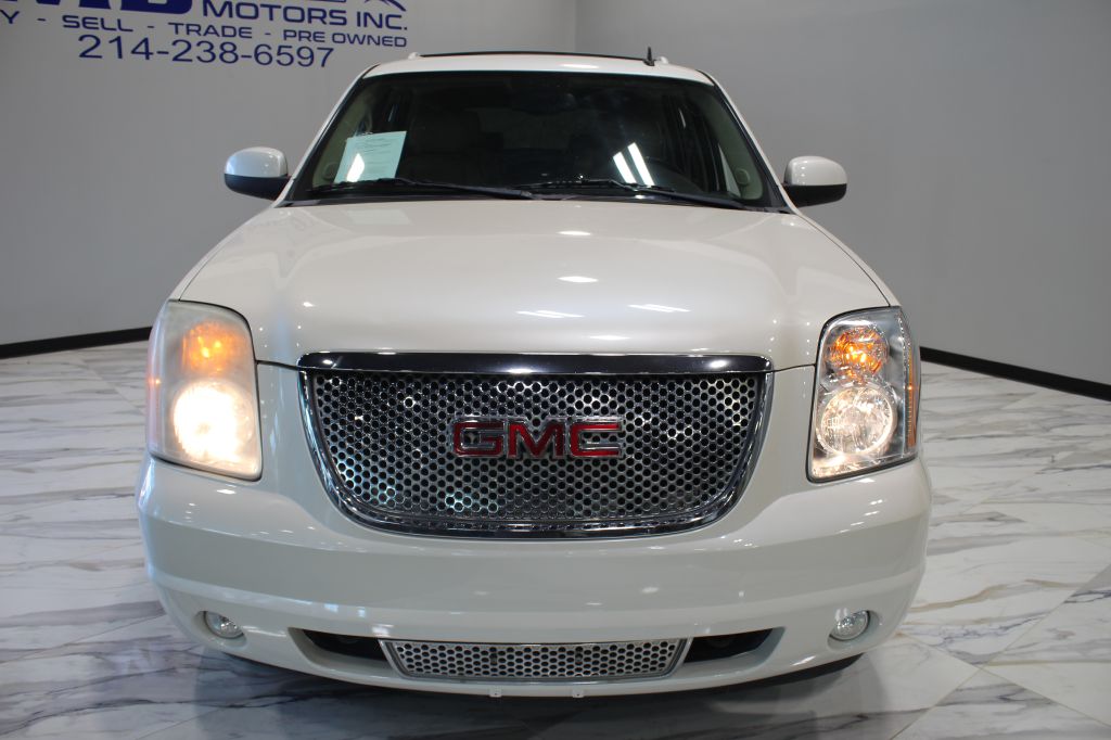 Photo 2 of this GMC YUKON