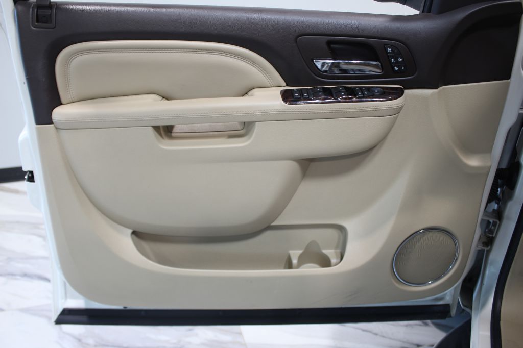 Photo 9 of this GMC YUKON