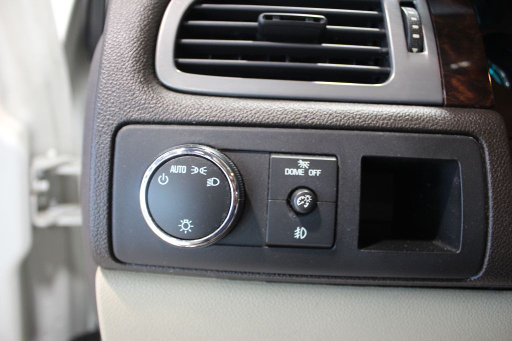 Photo 11 of this GMC YUKON
