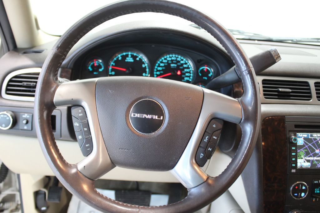 Photo 14 of this GMC YUKON