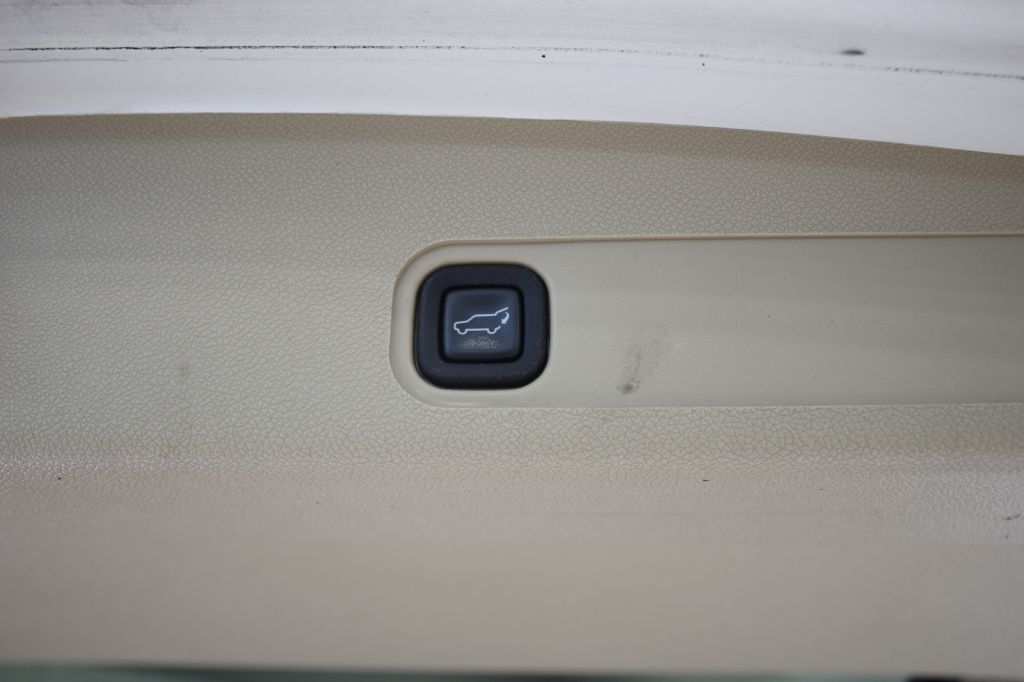 Photo 31 of this GMC YUKON