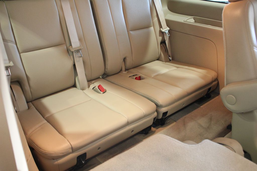 Photo 33 of this GMC YUKON
