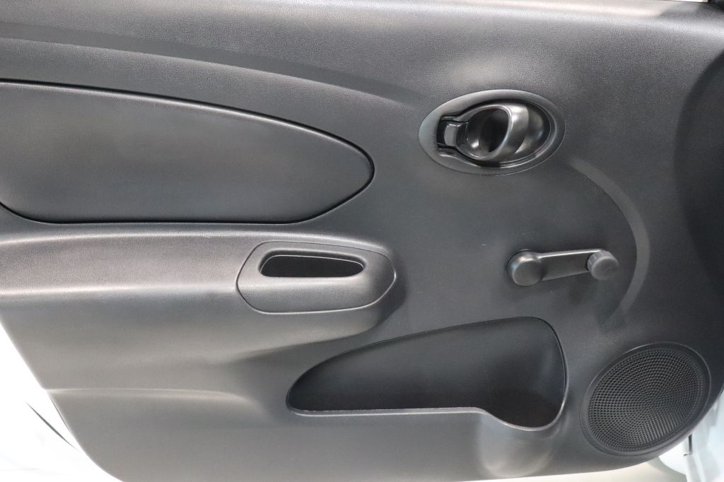 Photo 10 of this NISSAN VERSA
