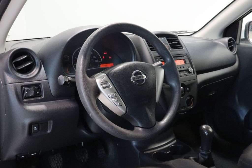 Photo 11 of this NISSAN VERSA