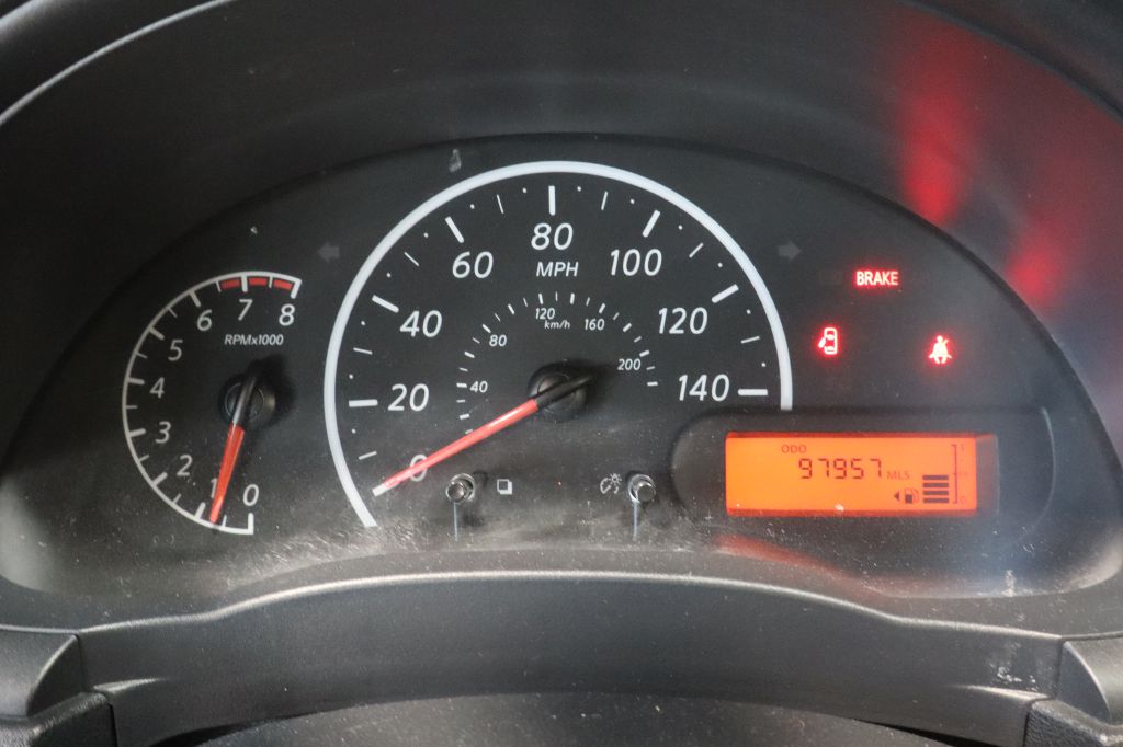 Photo 17 of this NISSAN VERSA