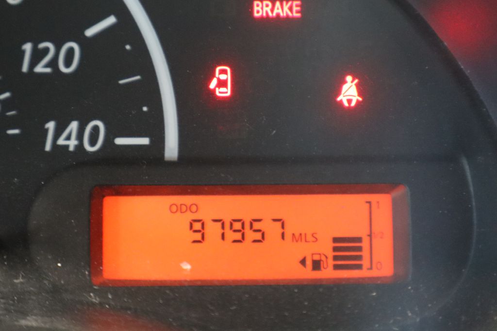 Photo 18 of this NISSAN VERSA