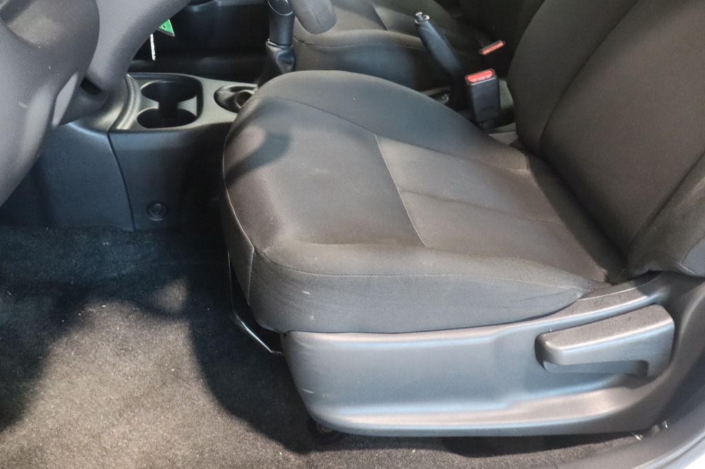 Photo 19 of this NISSAN VERSA