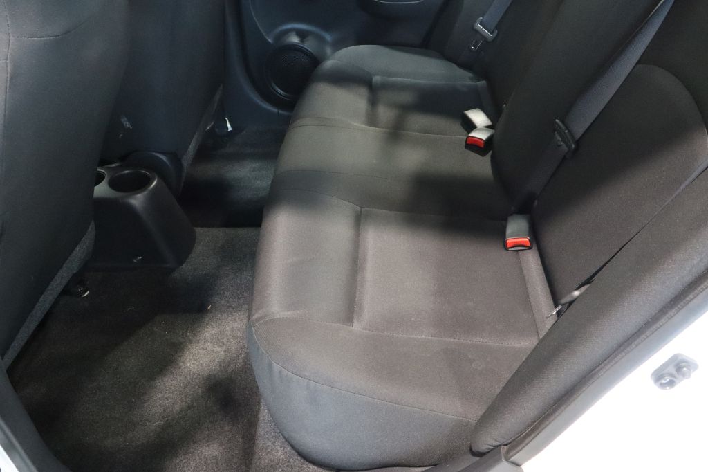 Photo 21 of this NISSAN VERSA