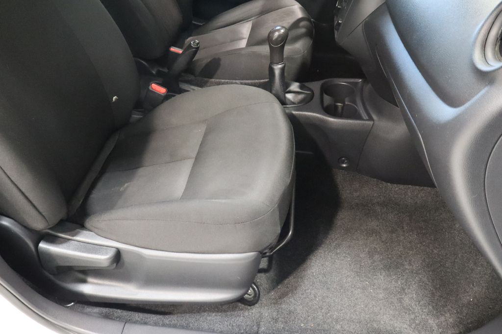 Photo 24 of this NISSAN VERSA