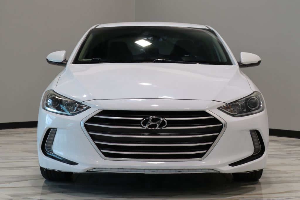 Photo 2 of this HYUNDAI ELANTRA
