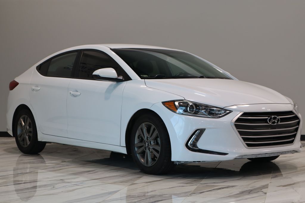 Photo 3 of this HYUNDAI ELANTRA