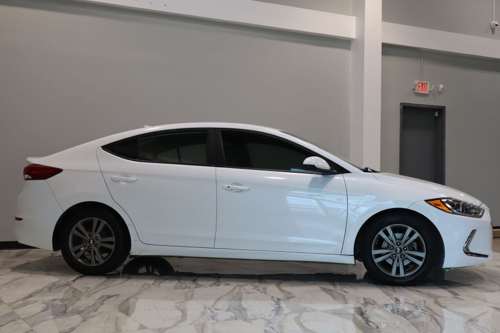 Photo 4 of this HYUNDAI ELANTRA