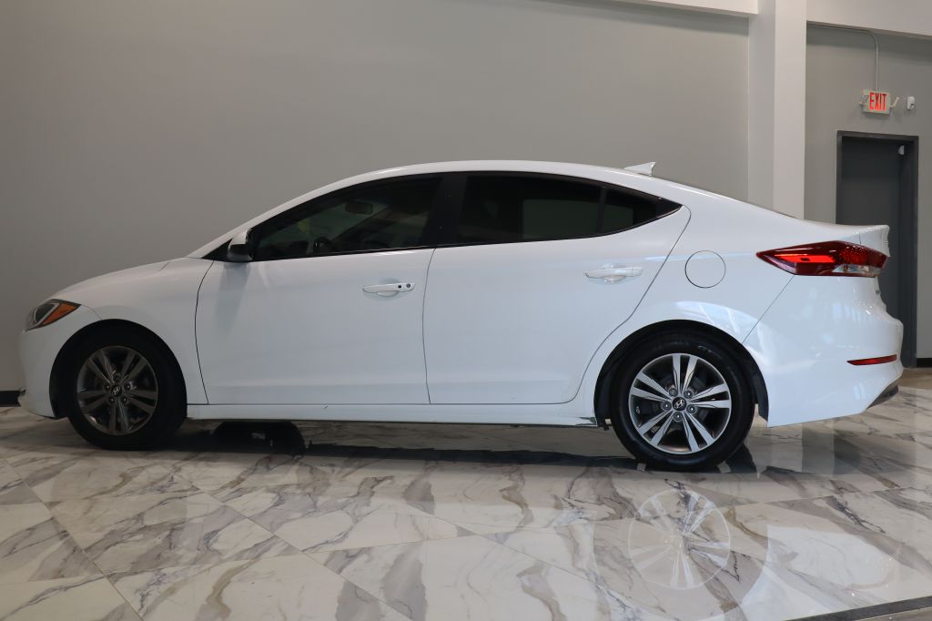Photo 8 of this HYUNDAI ELANTRA