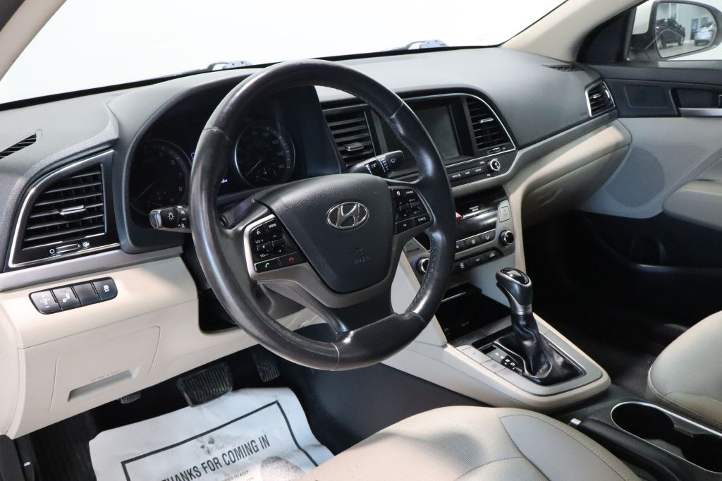 Photo 10 of this HYUNDAI ELANTRA