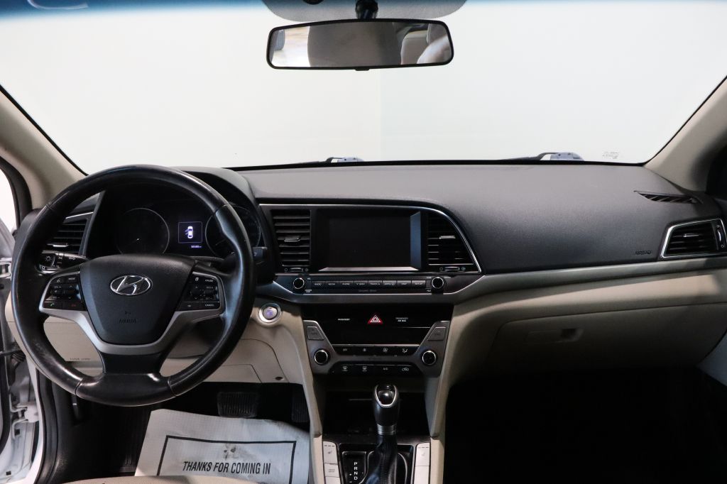 Photo 11 of this HYUNDAI ELANTRA
