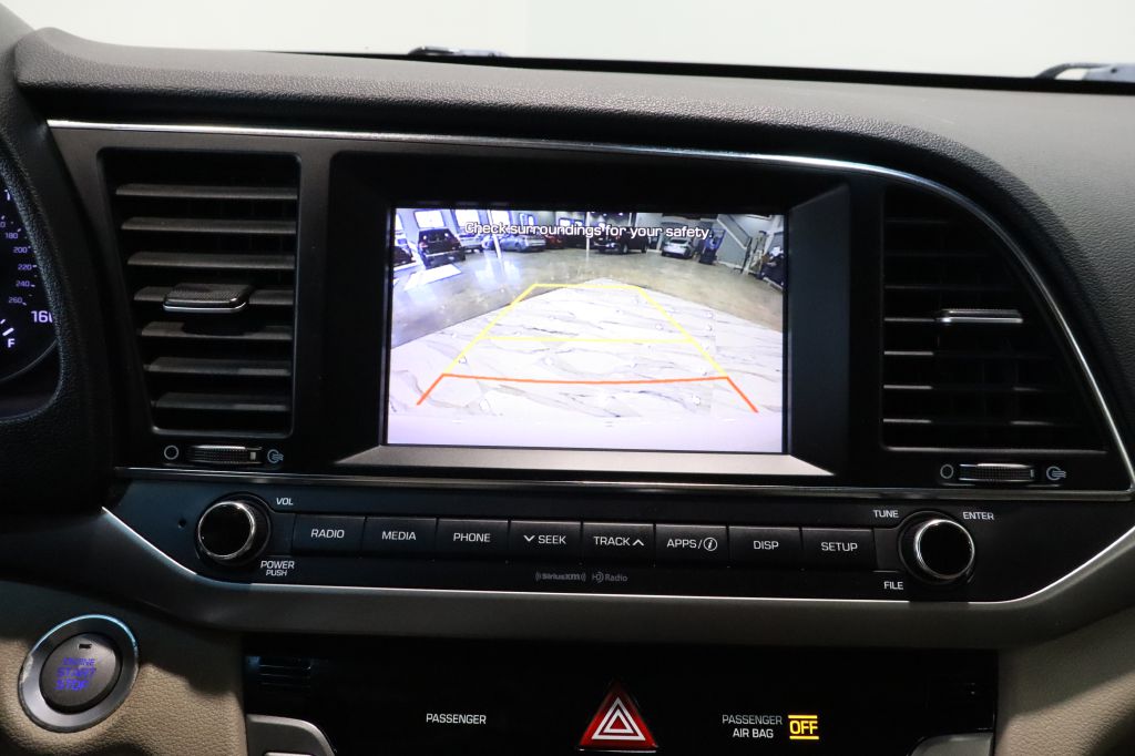Photo 14 of this HYUNDAI ELANTRA