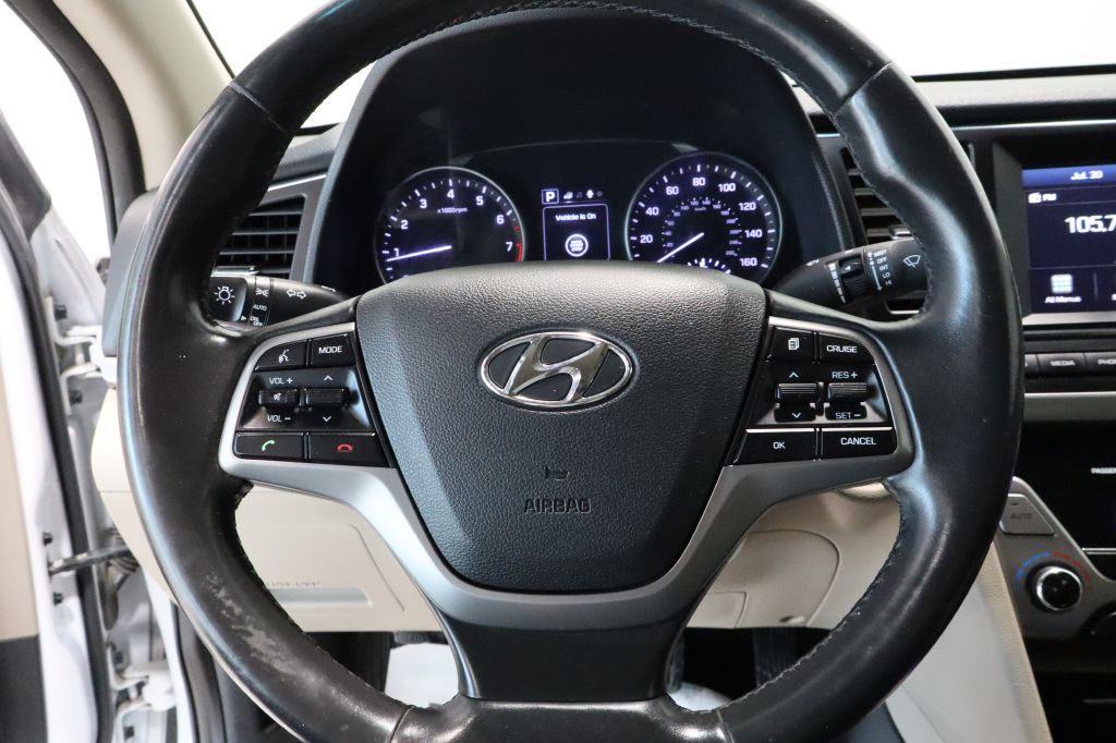 Photo 15 of this HYUNDAI ELANTRA