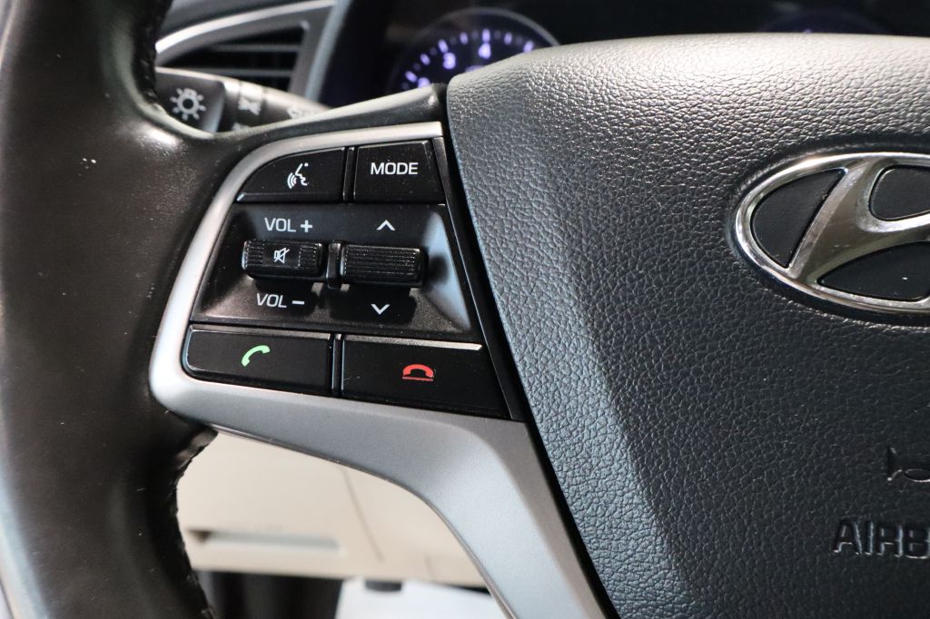 Photo 16 of this HYUNDAI ELANTRA