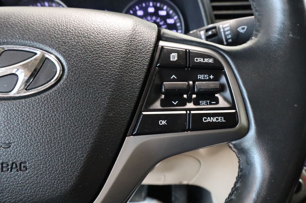 Photo 17 of this HYUNDAI ELANTRA