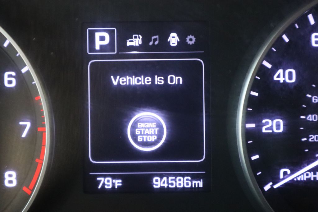 Photo 18 of this HYUNDAI ELANTRA