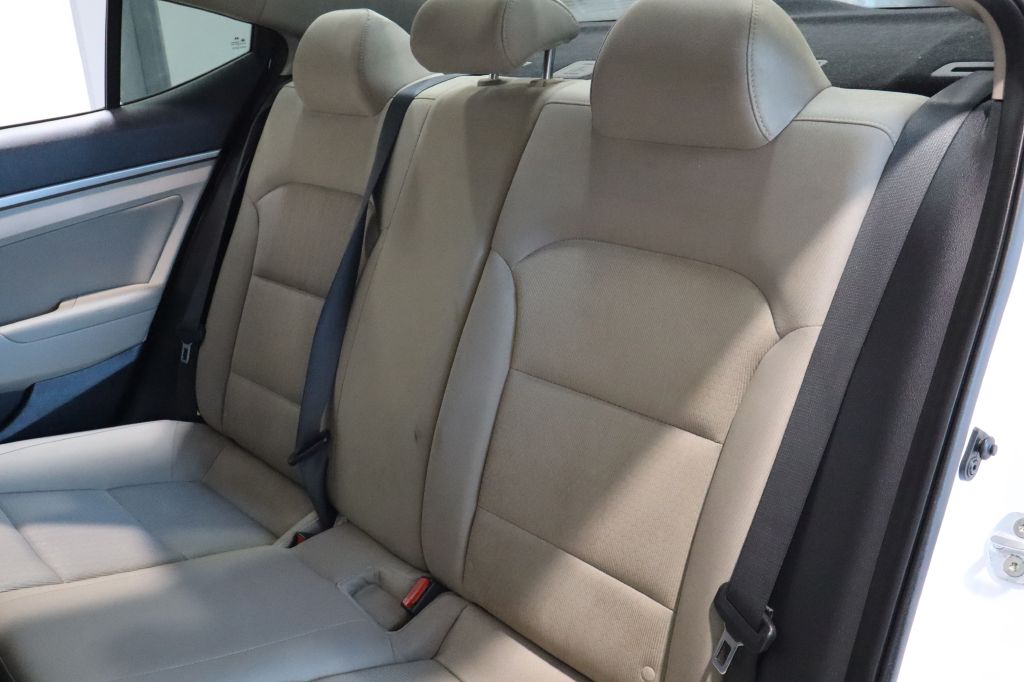 Photo 22 of this HYUNDAI ELANTRA