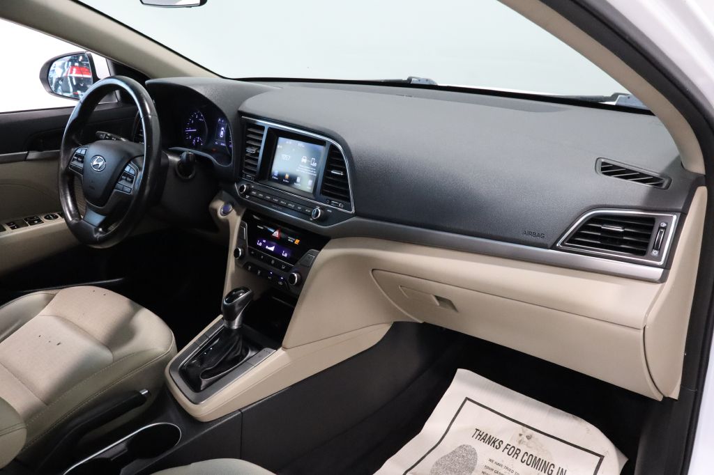 Photo 23 of this HYUNDAI ELANTRA