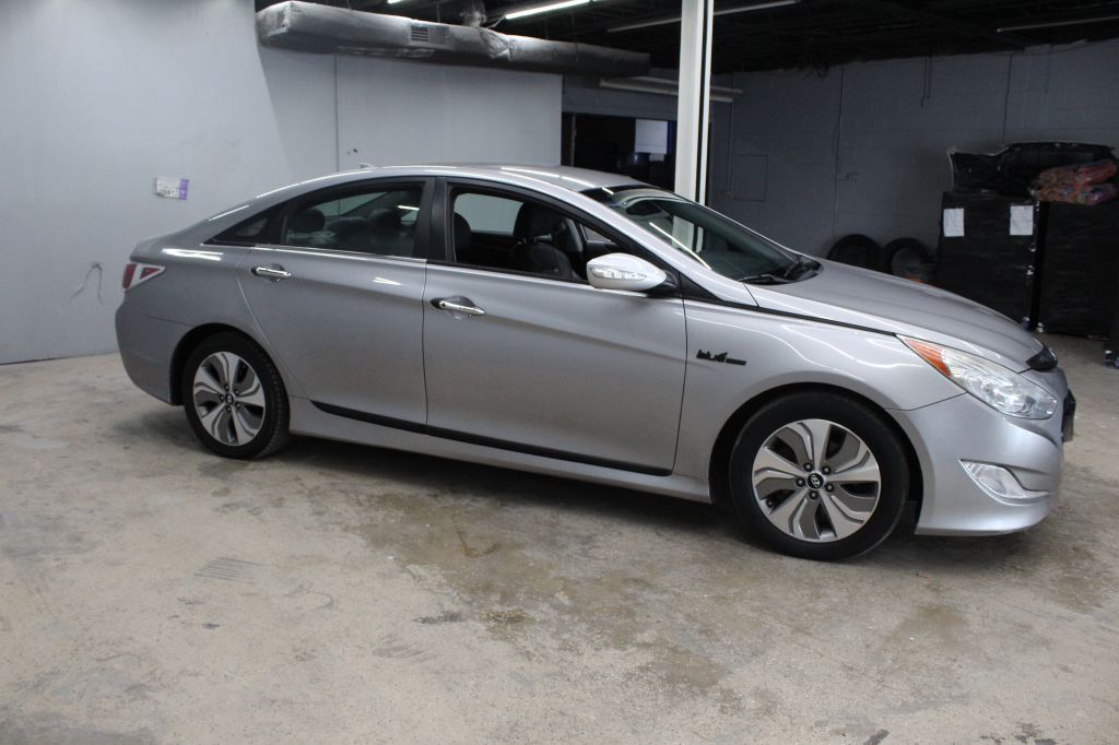 Photo 4 of this HYUNDAI SONATA
