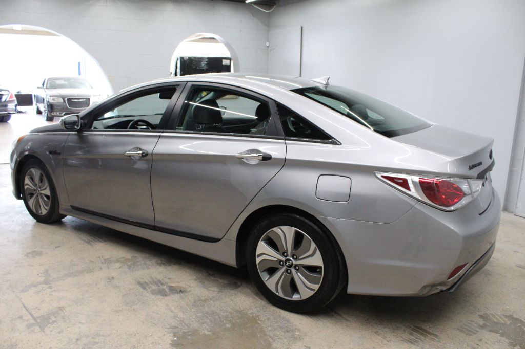 Photo 6 of this HYUNDAI SONATA