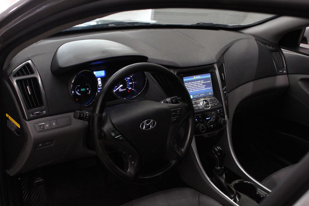 Photo 9 of this HYUNDAI SONATA