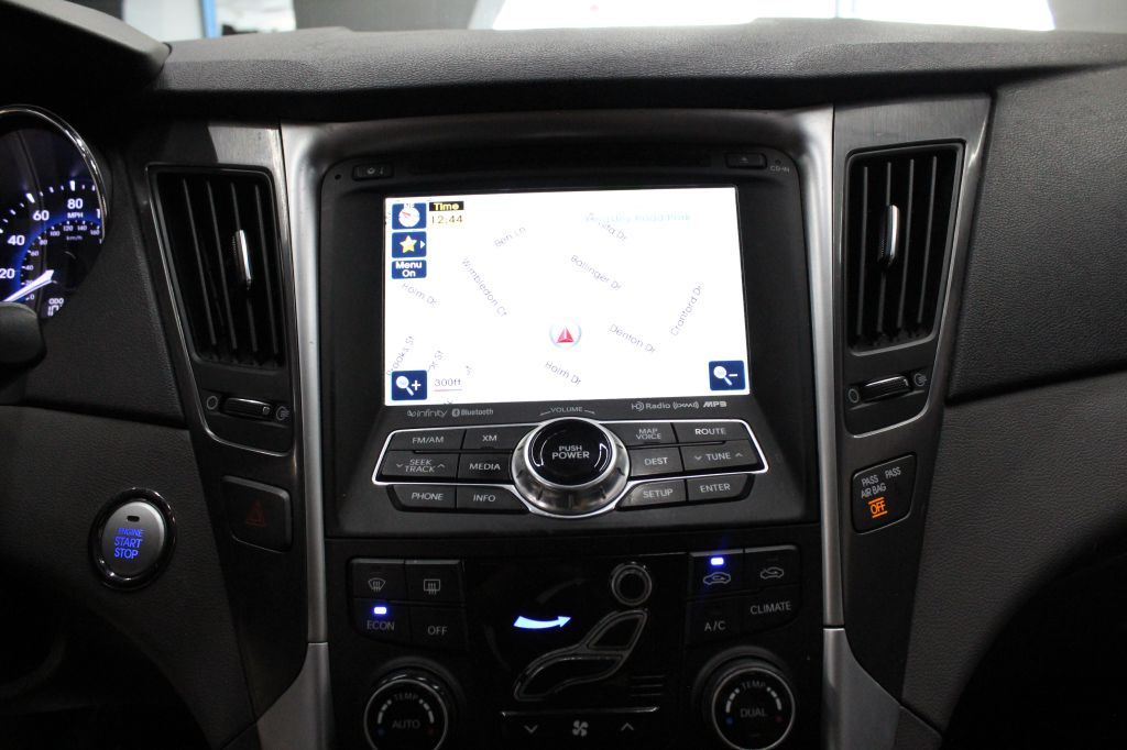 Photo 10 of this HYUNDAI SONATA