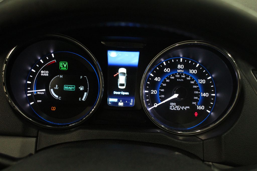 Photo 15 of this HYUNDAI SONATA