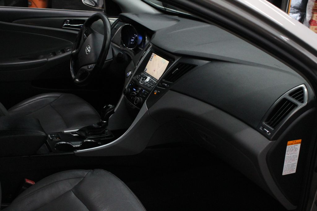 Photo 22 of this HYUNDAI SONATA