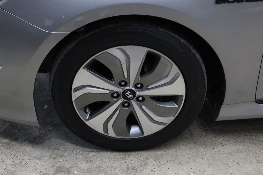 Photo 27 of this HYUNDAI SONATA
