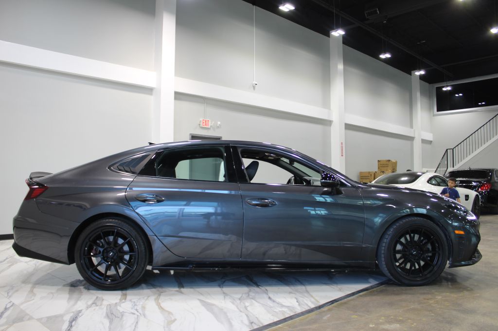 Photo 5 of this HYUNDAI SONATA