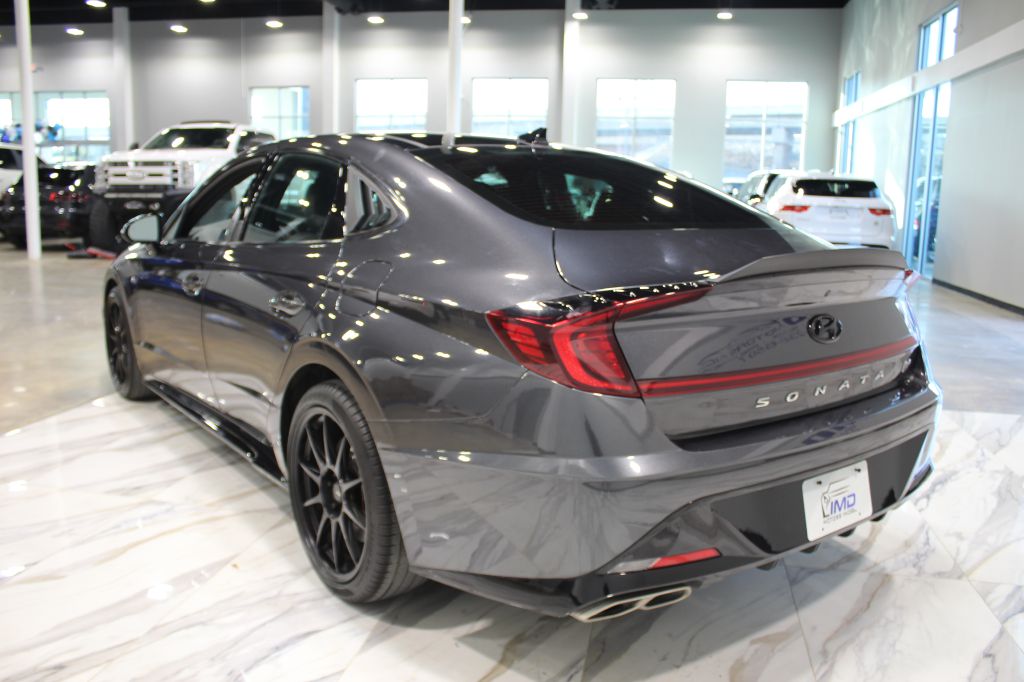 Photo 8 of this HYUNDAI SONATA