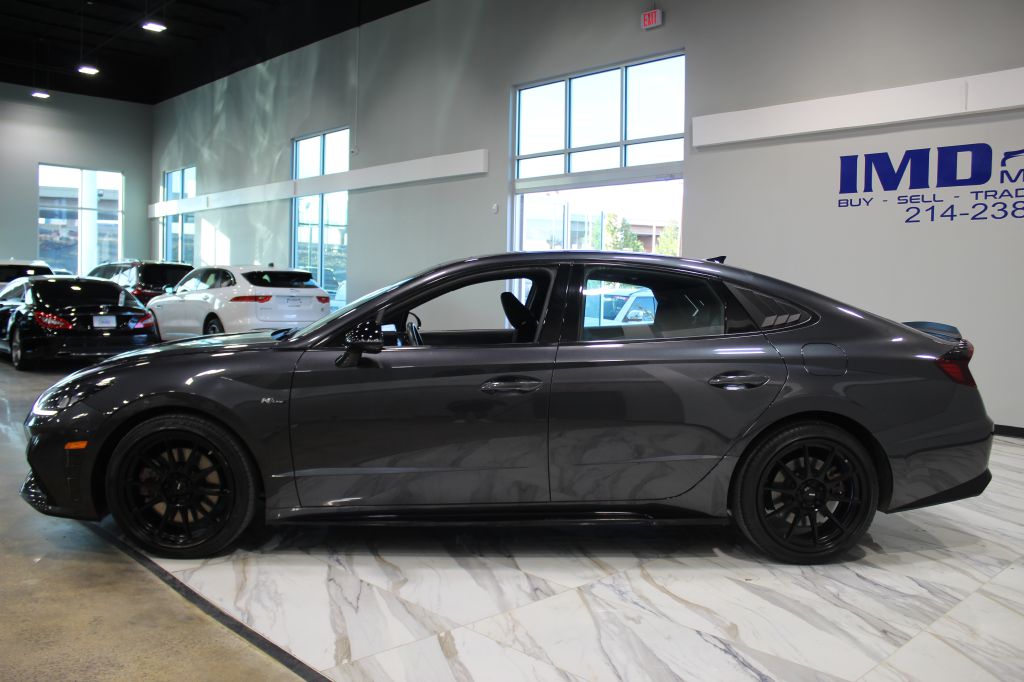 Photo 9 of this HYUNDAI SONATA