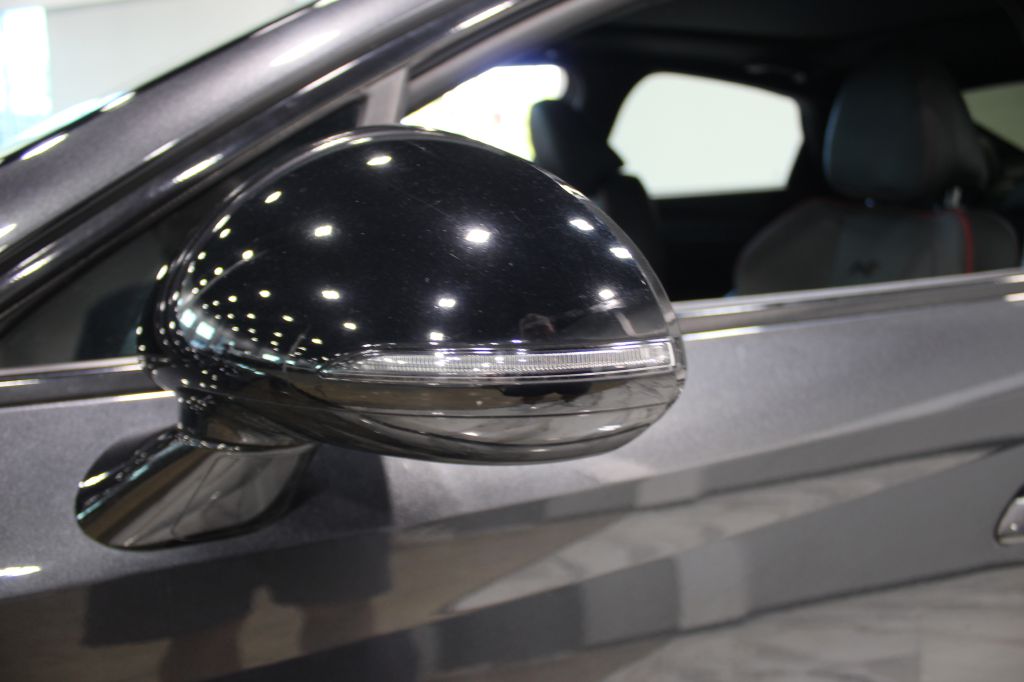 Photo 11 of this HYUNDAI SONATA