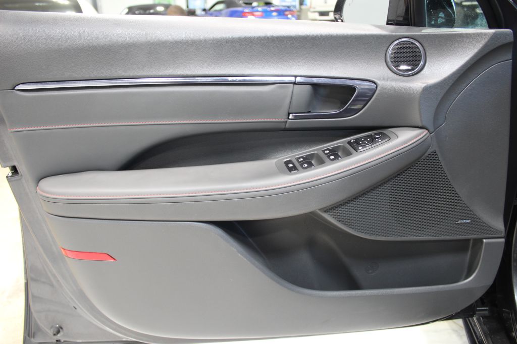 Photo 12 of this HYUNDAI SONATA