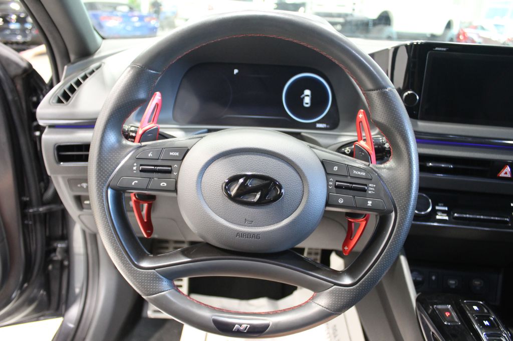 Photo 17 of this HYUNDAI SONATA