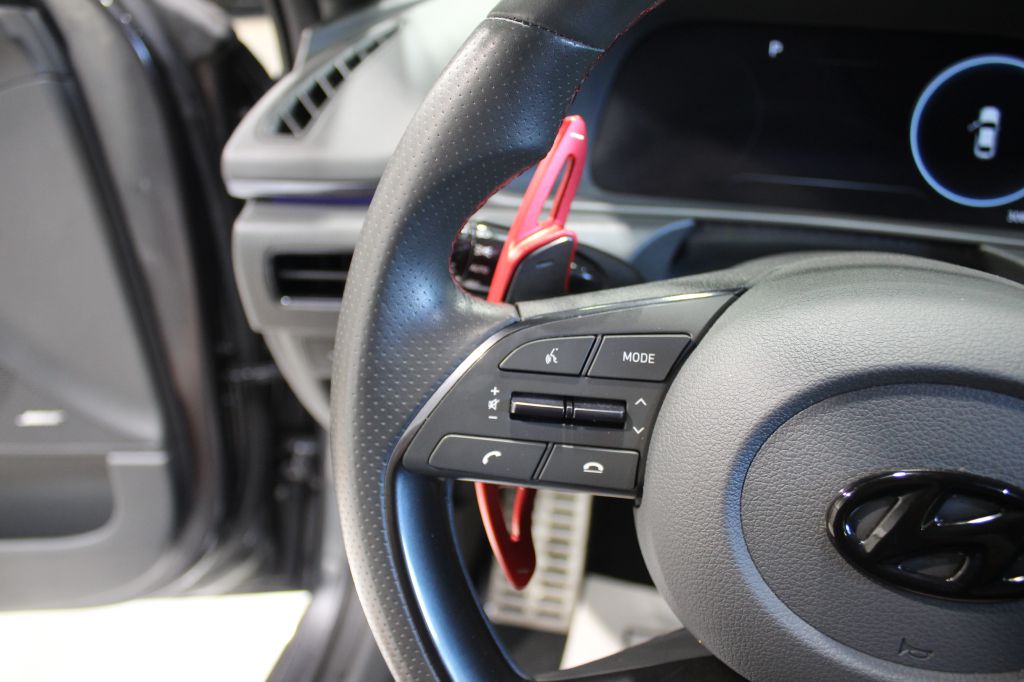 Photo 18 of this HYUNDAI SONATA