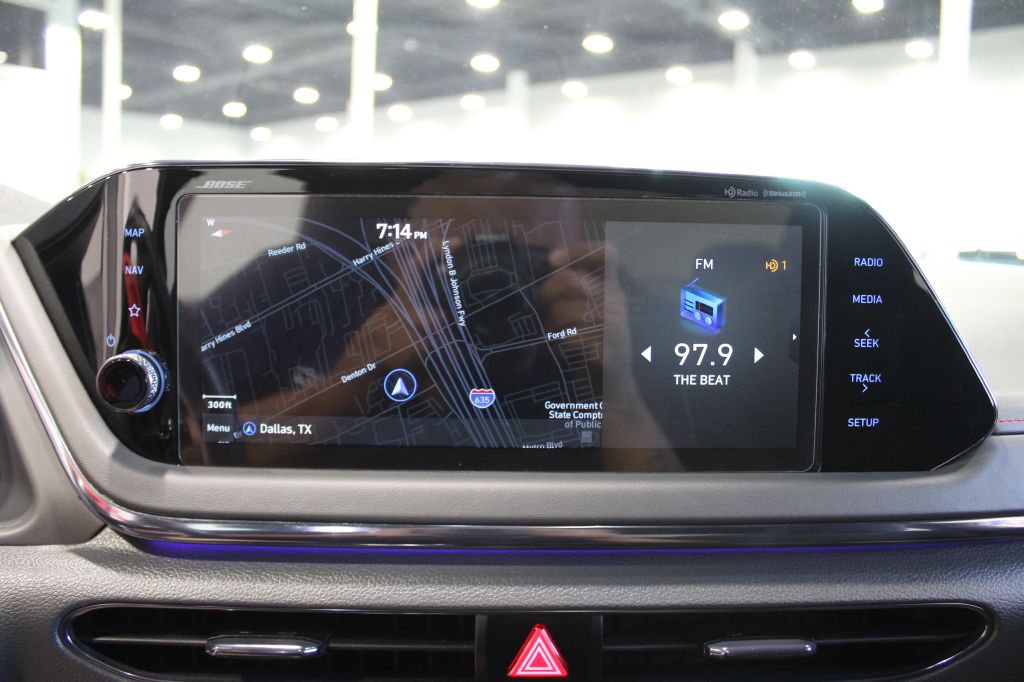 Photo 21 of this HYUNDAI SONATA